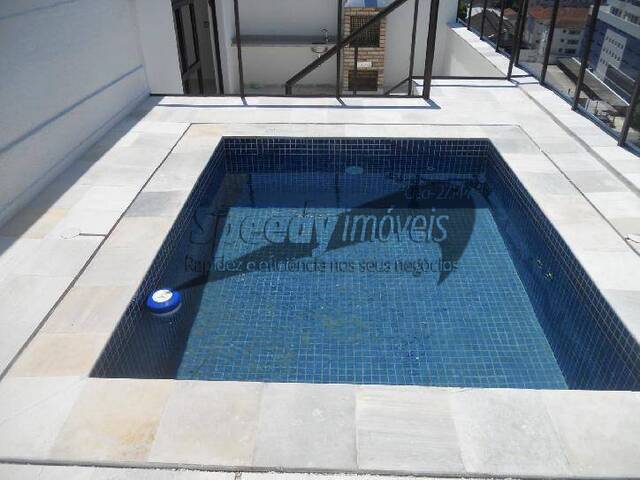 Piscina da cobertura em Santos.