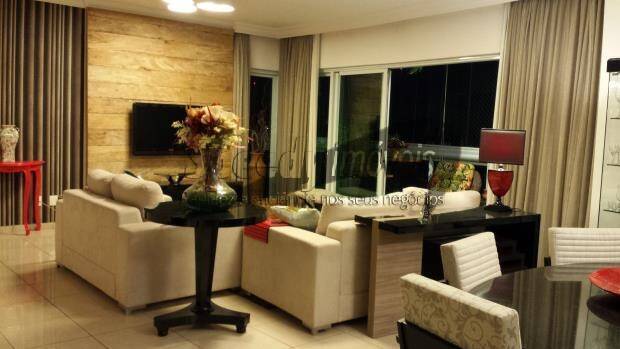 Apartamento á venda, em Santos.